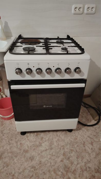 Продам газ плиту.