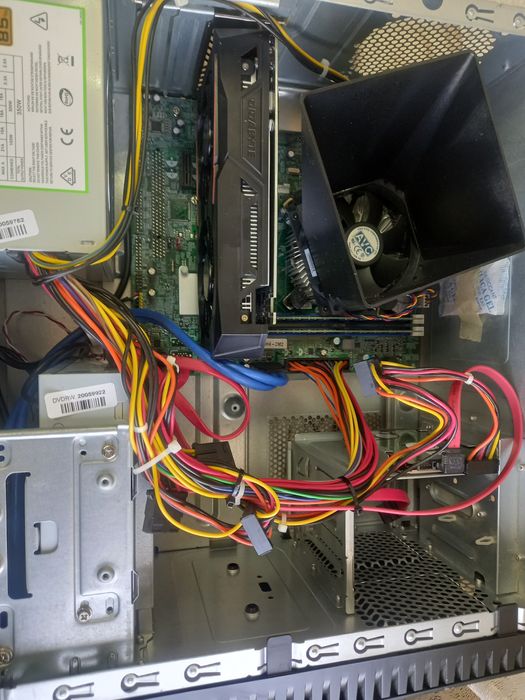 Геймърски компютър Medion Intel Core i7-6700 16gb SSD GTX1050Ti