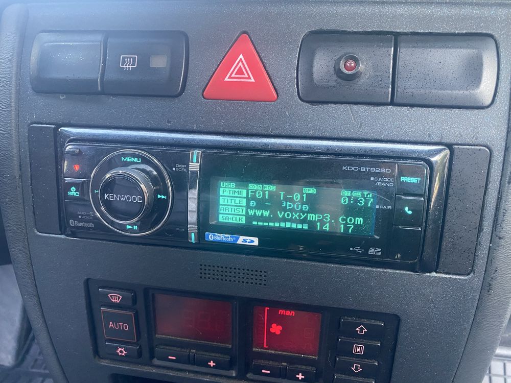 Kenwood KDC-BT92SD CD/USB/SD/iPod плейър с вграден Bluetooth