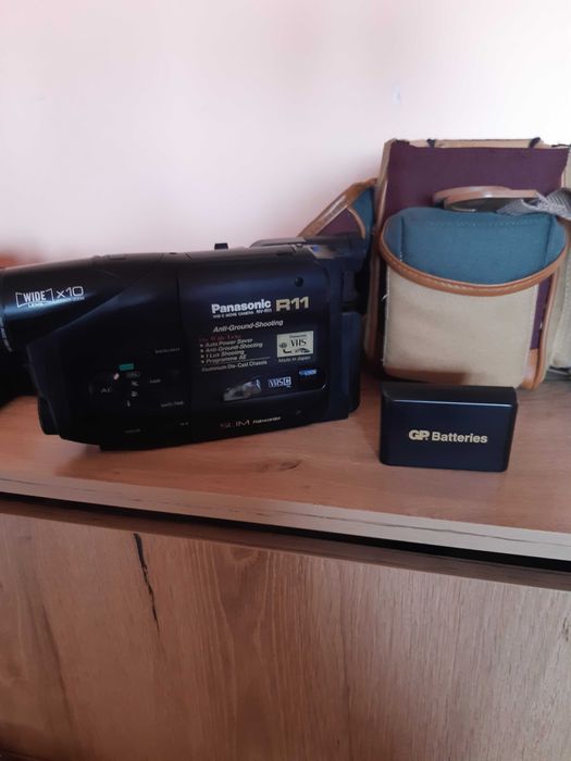 Видео камера PANASONIK R11