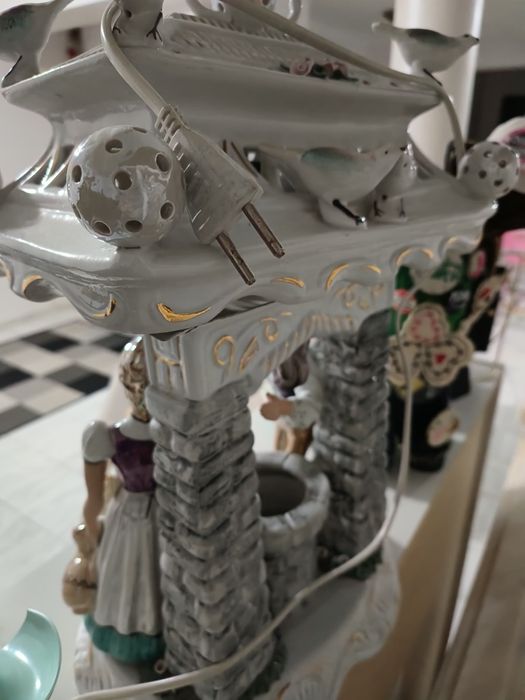 Vând veioza porțelan