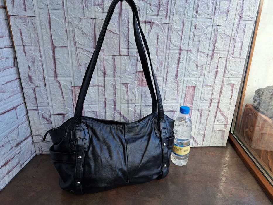 дамска малка черна чанта-естествена кожа