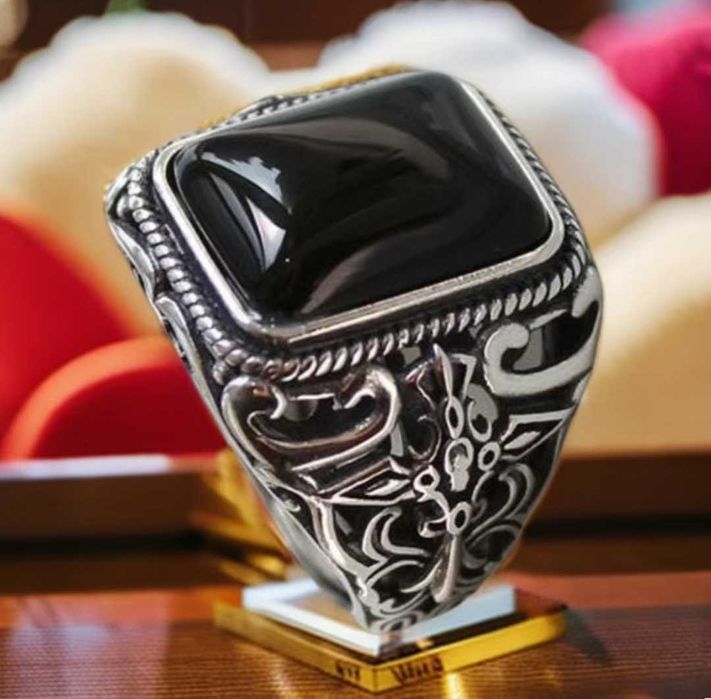 Новый мужской перстень.