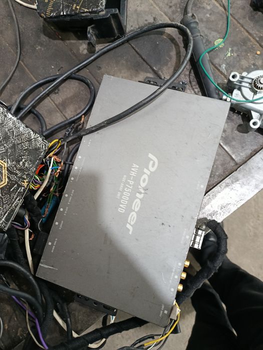 Pionner avh p7500dvd sotiladi xolati zor hamma narsasi ishlidi
