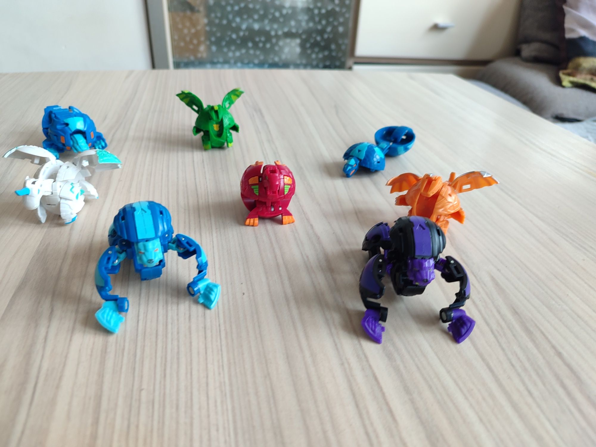 Bakugan топчета, арена и куфарче