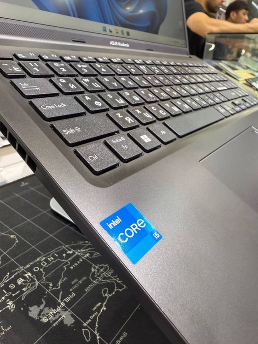 Asus Vivobook 1605 i5-13/8/512/16.0