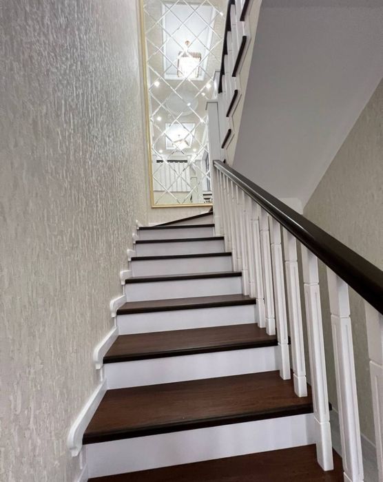 Уч кахрамондан кирганда Шуро махалла 1,5 сотих  2 этаж, 5 хона ховли