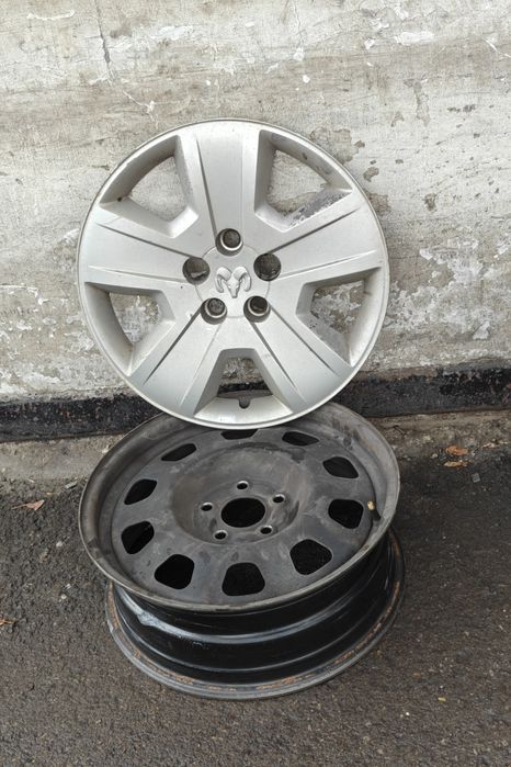 Джанти за Dodge Caliber (Додж Калибер) с оригинални тасове.