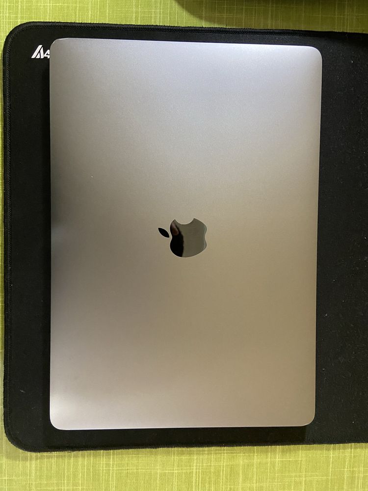 Macbook Pro 2020 8/256 13inch с сенсором
