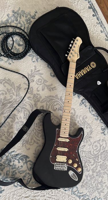 Электрогитара Почти новая