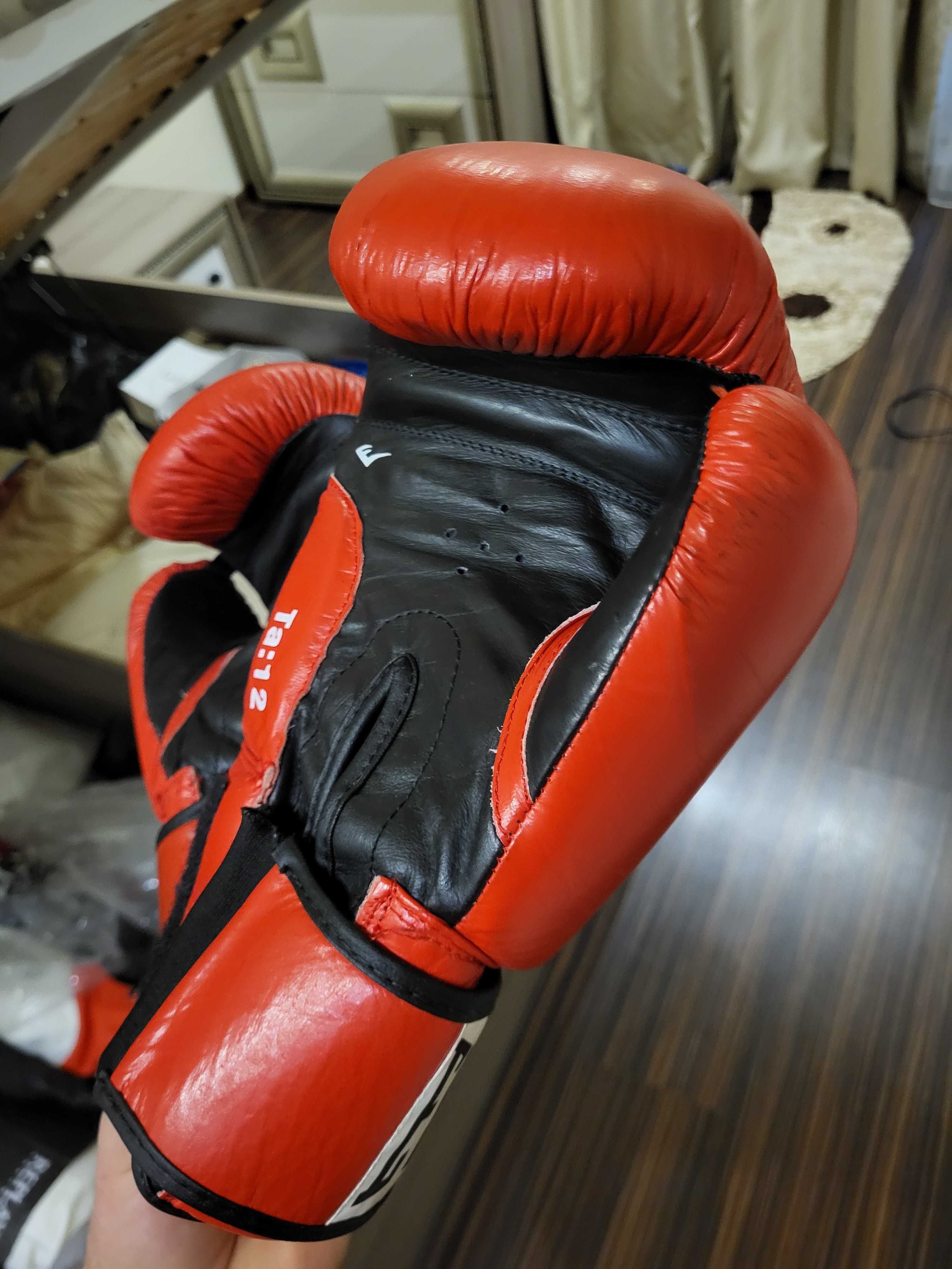 Боксови ръкавици Everlast 12