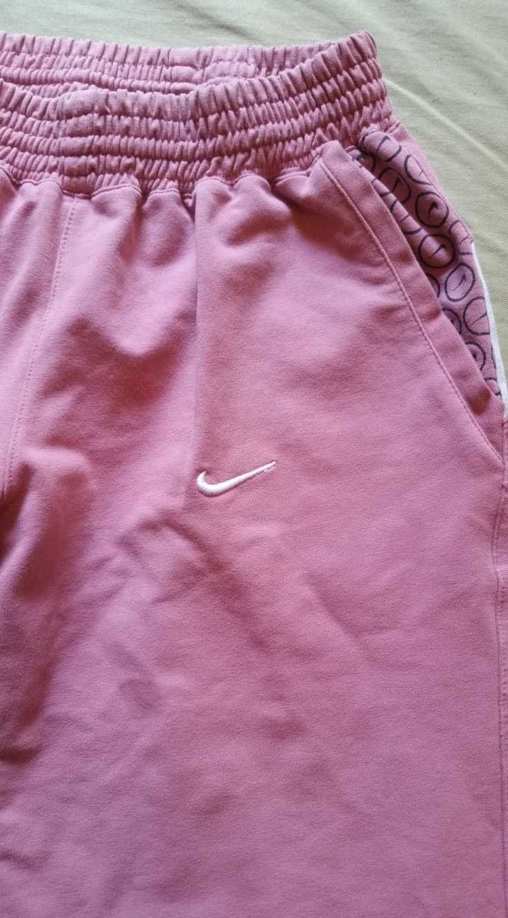 Pantaloni scurti Nike de dama