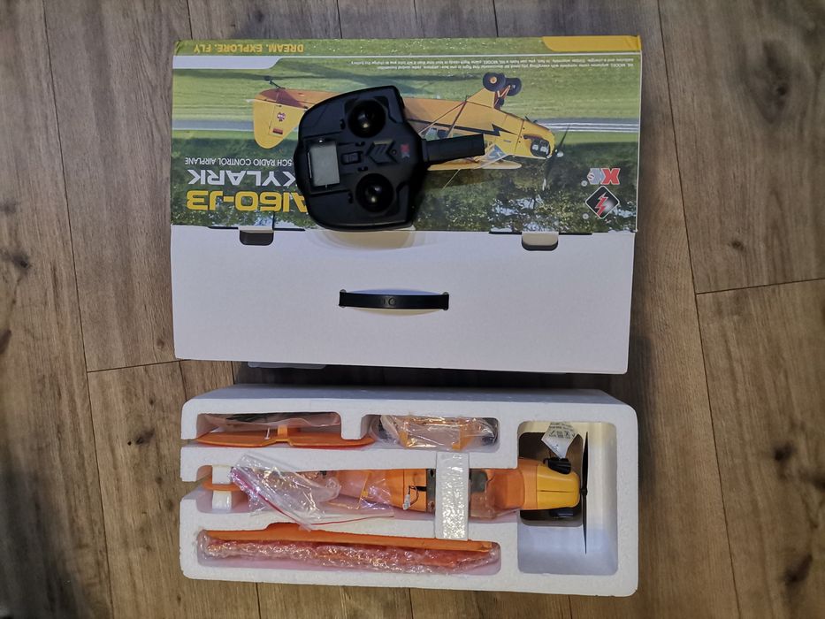 Avion cu telecomandă A160-J3 SKYLARK