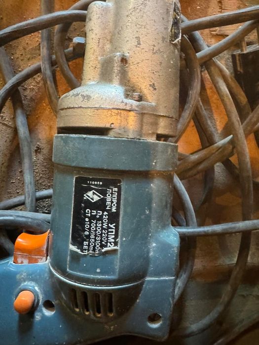 Стара ударна бормашина елтос с гумиран кабел