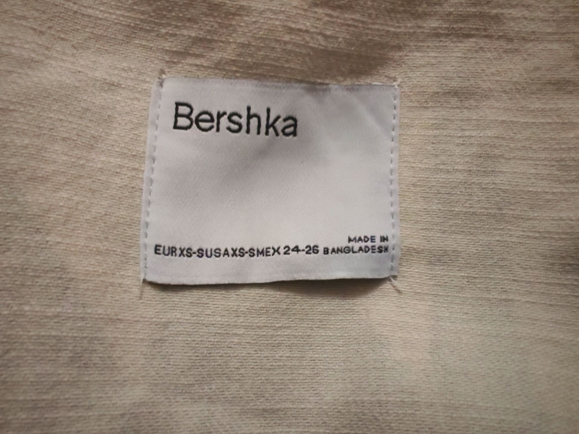 Vesta mărimea XS  Bershka noua fara eticheta,supradimensionata