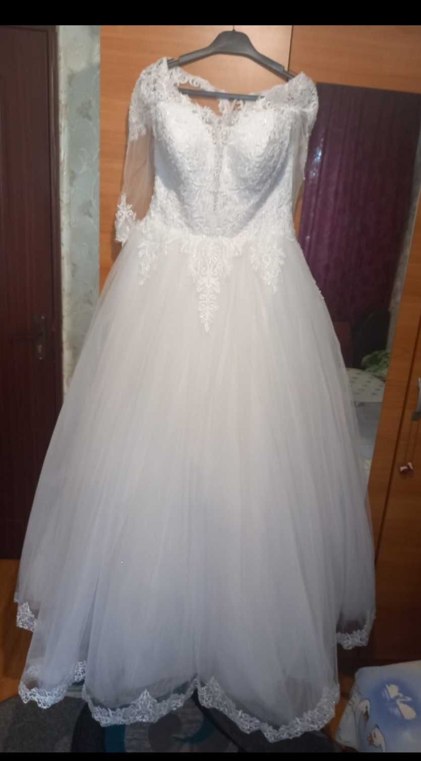 Rochie de mireasa noua alba