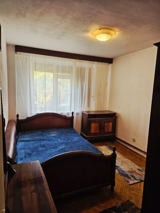 Inchiriez apartament 4 camere