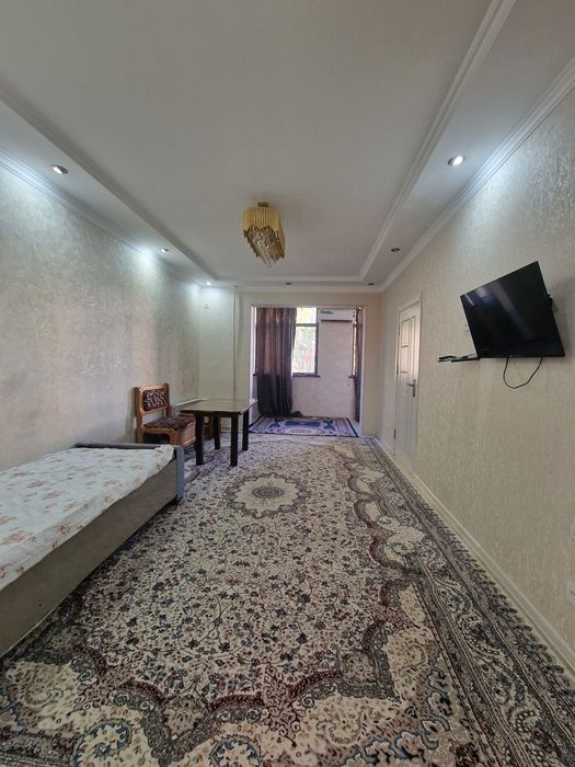 Юнусабад 15-квартал
Ориентир: Туркистон метро
Havas маркет

2-комнатна