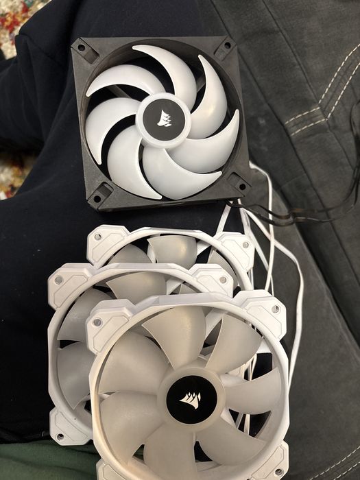 Kit 3 ventilatoare Corsair LL120 White + cadou 1x RS120