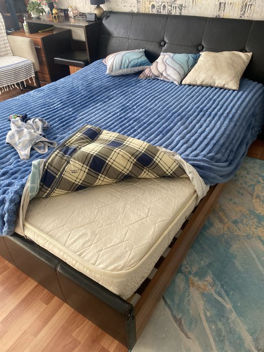 Продам Матрас б/у. В хорошем состояние