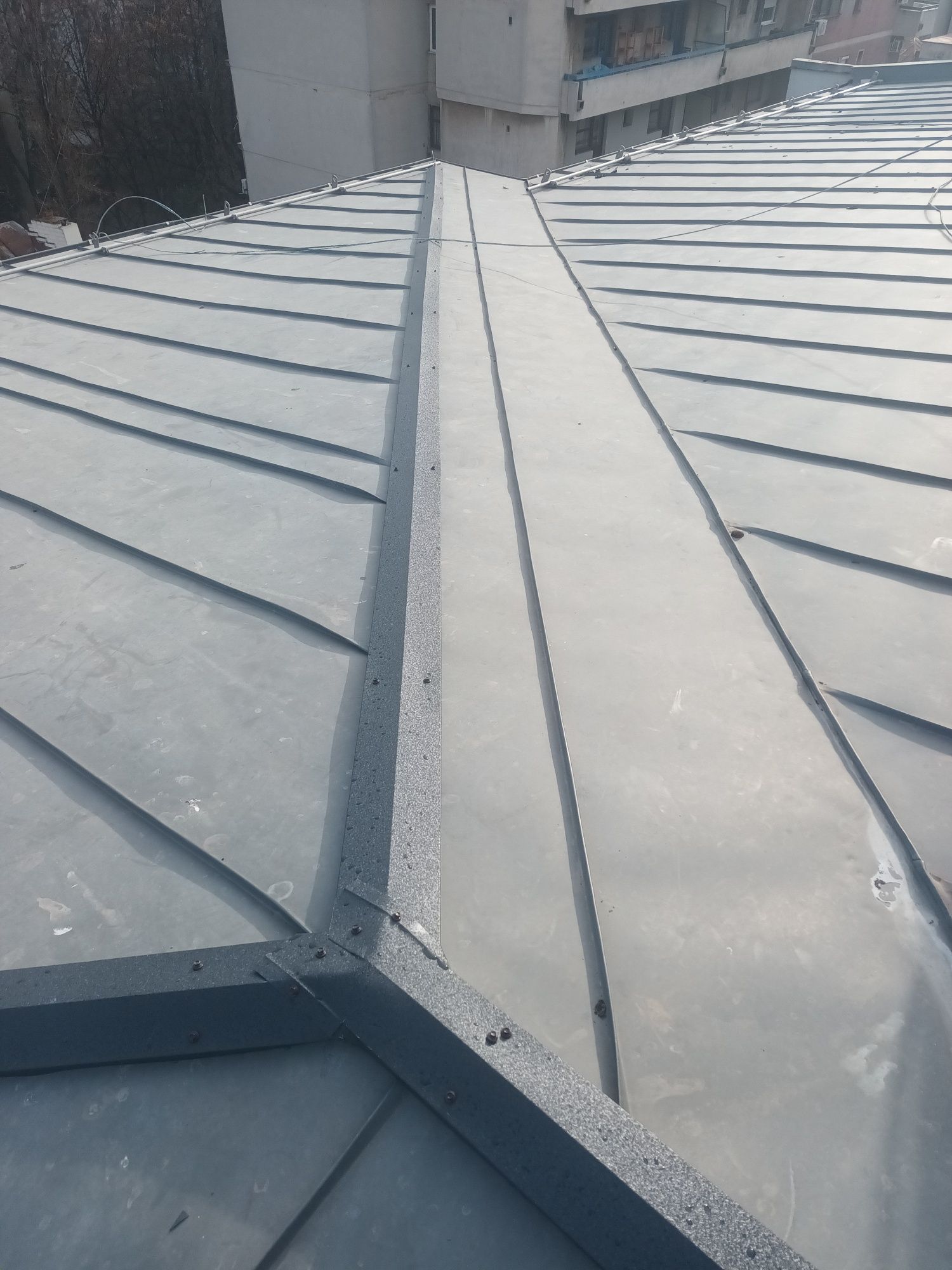 Reparatii acoperișuri Reparatii ferestre de mansarda velux/fakro