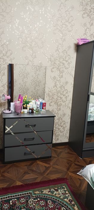 Спальный гарнитур сотилади.