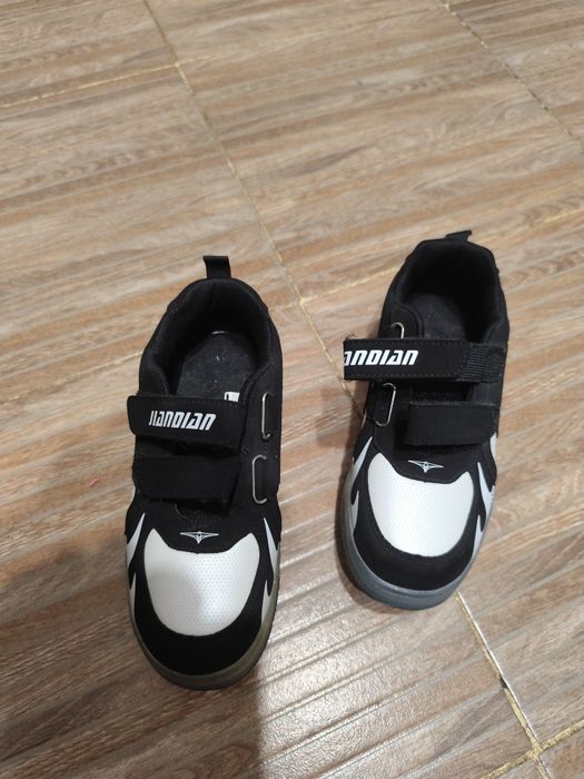 Încălțăminte cu role și luminite