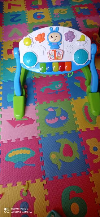 Кукли,плюшени играчки, активна  музикална гимнастика за бебе