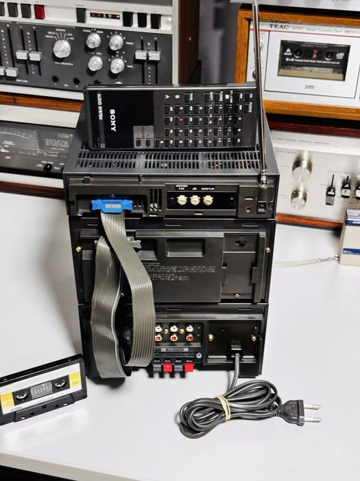 Linie midi SONY FH-150R,deck auto-reverse,telecomandă,egalizator,40W/c