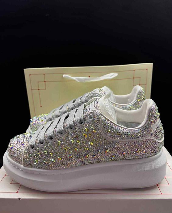 Сникърси Alexander Mcqueen в два цвята.