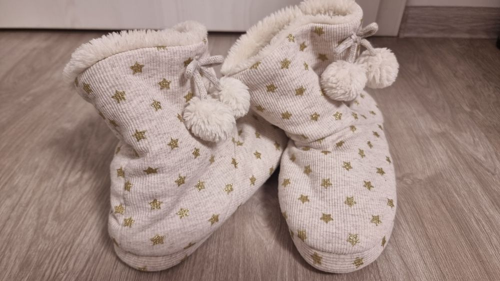Papuci pufoși de interior