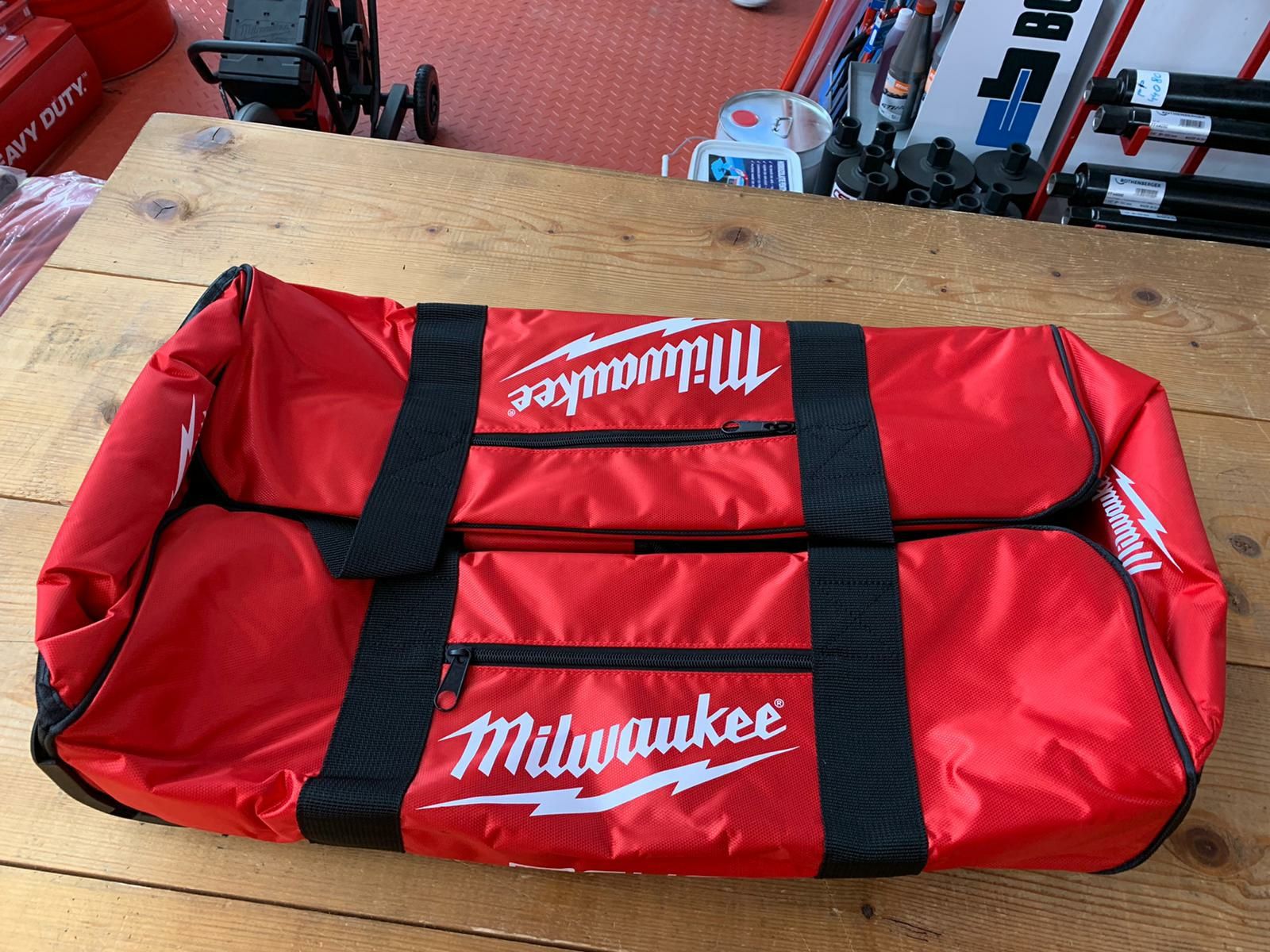 Troler pe roti geanta ORIGINALA pentru scule Milwaukee model FUEL