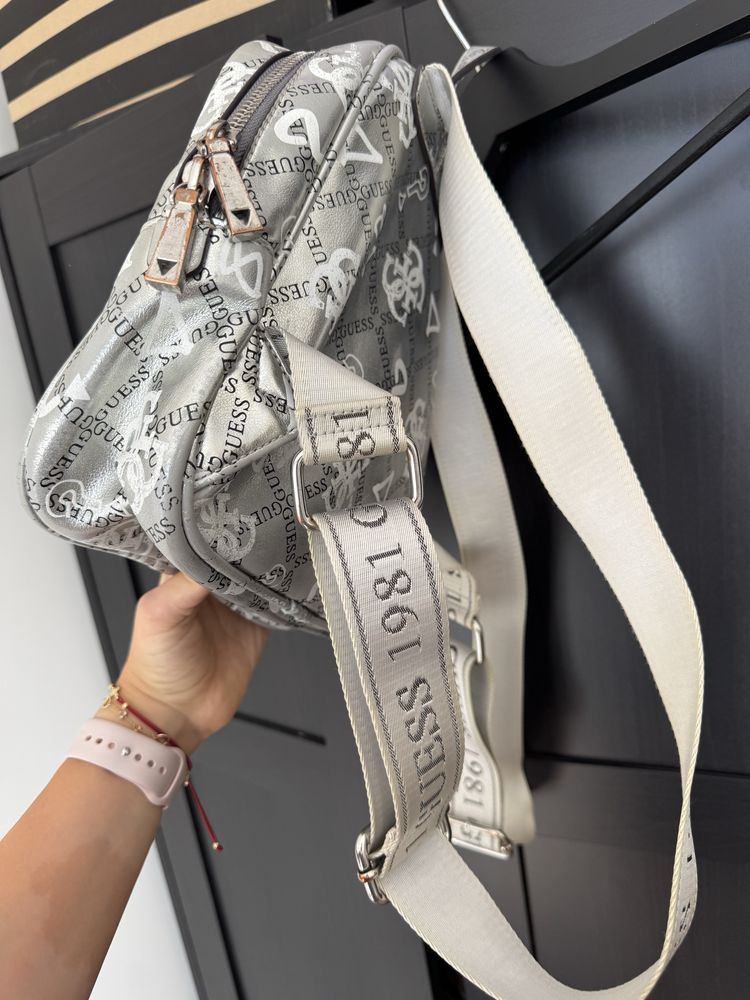 Дамска стебриста раница Guess