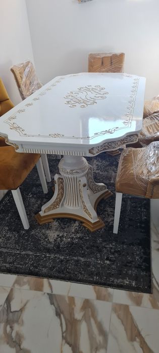 Vând masă din lemn masiv ( noua)  fără scaune