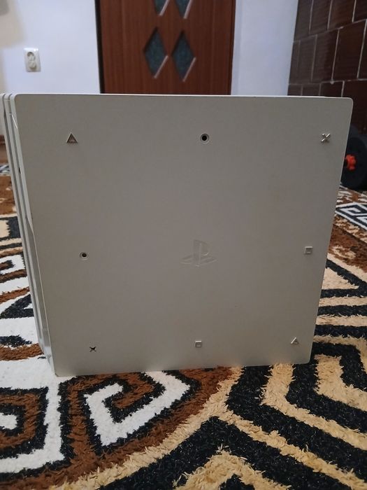 Vând PS4pro+jocuri