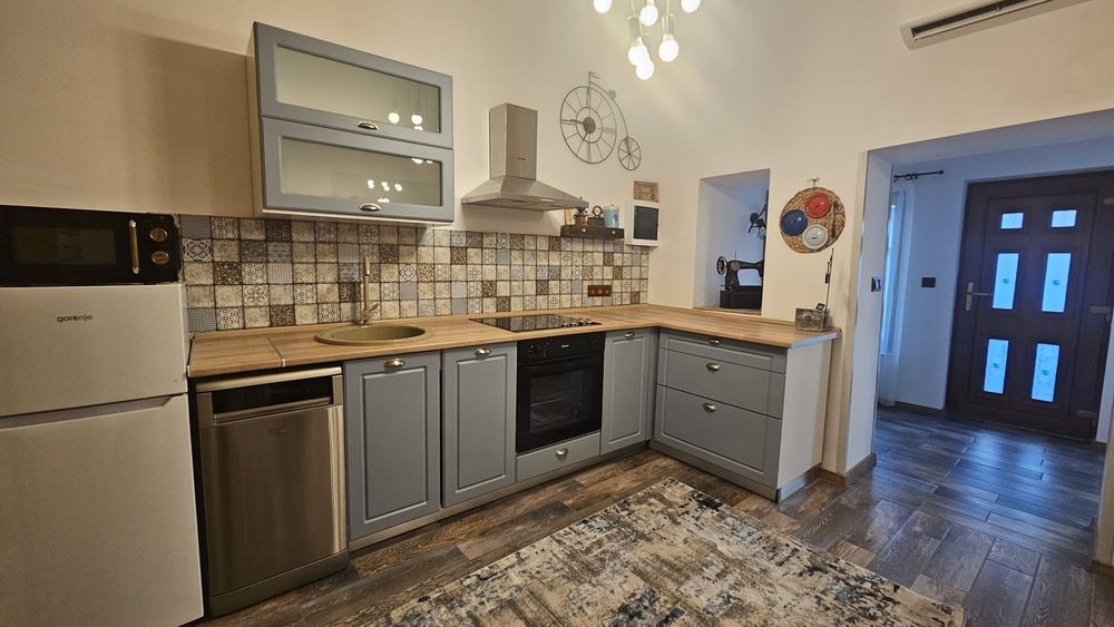 Chirie în Piața Unirii!