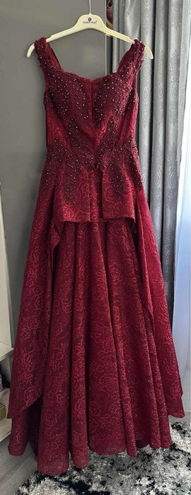 Бална рокля в цвят бордо