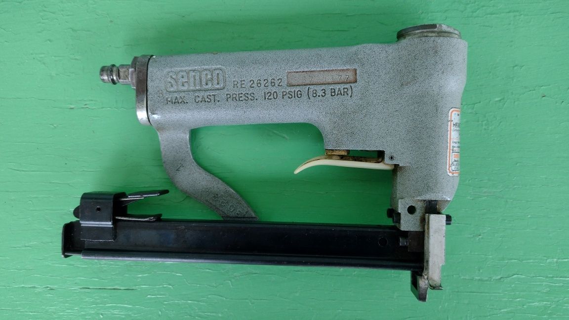 Capsator pneumatic Senco
