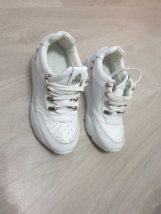 Дарис сникърси  естествена кожа