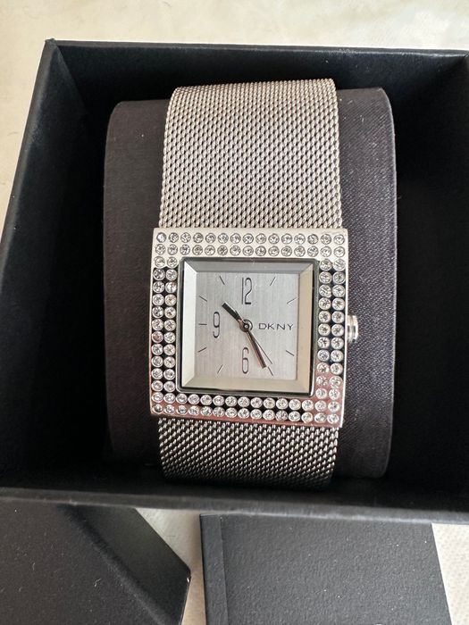 Часовник DKNY.Оригинален!