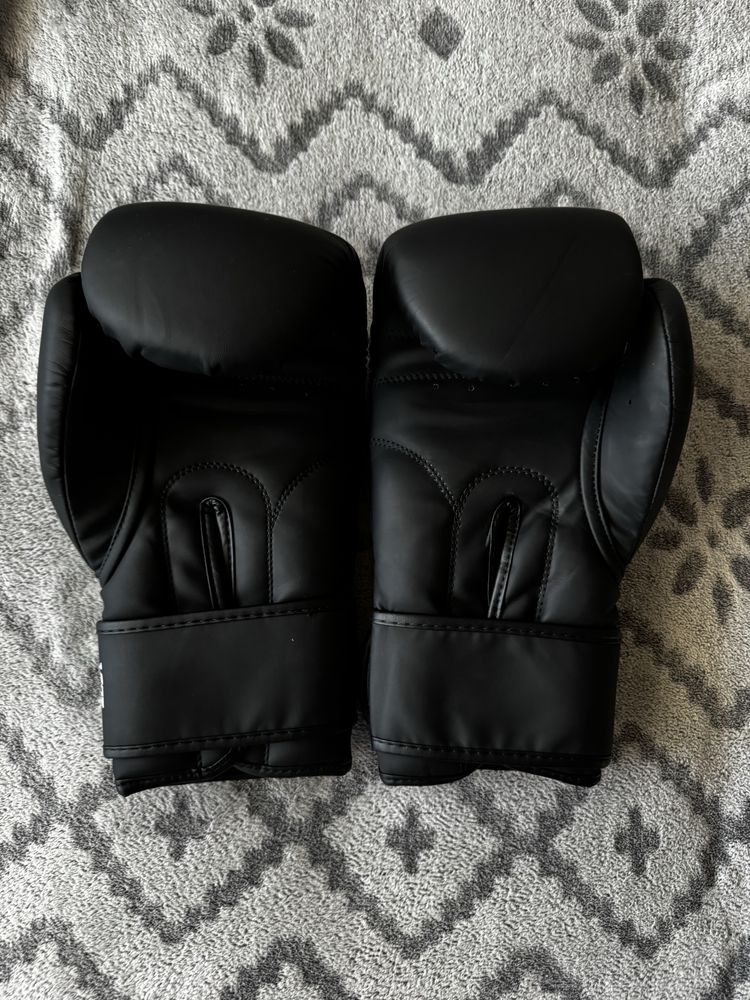 VENUM боксови ръкавици 16oz