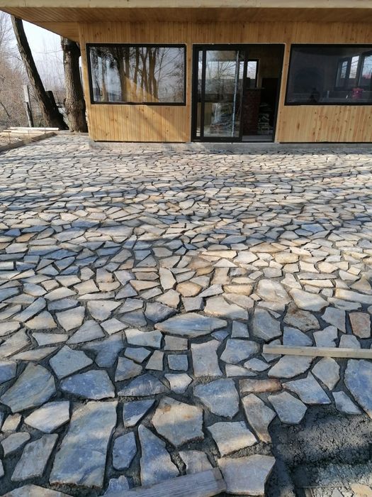 Piatra naturala de munte pentru pavaj.