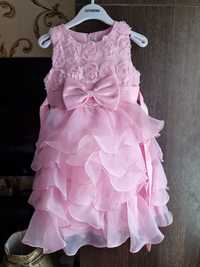 Продам шикарное детское платье р.110