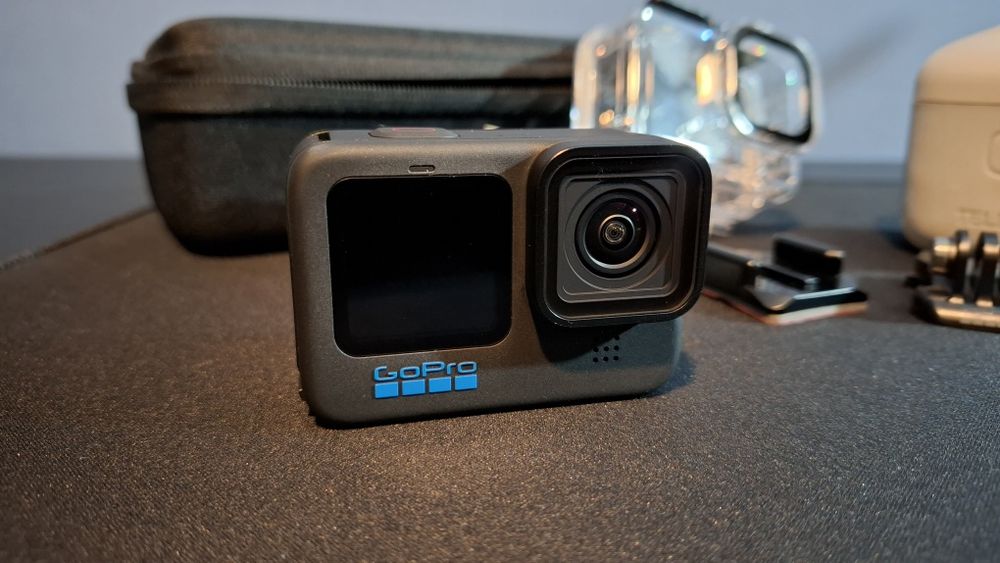 GoPro Hero 11 Black + Acumulatori extra / încărcător/ accesorii