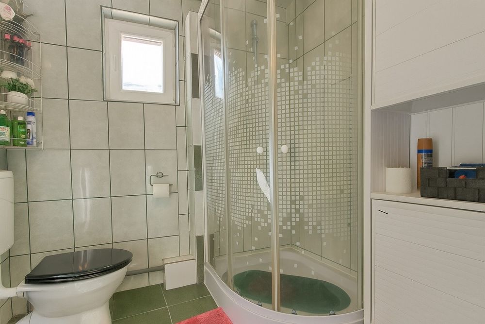 Casă cu 3 camere  curte comuna și curte proprie în Sibiu, strada Părul