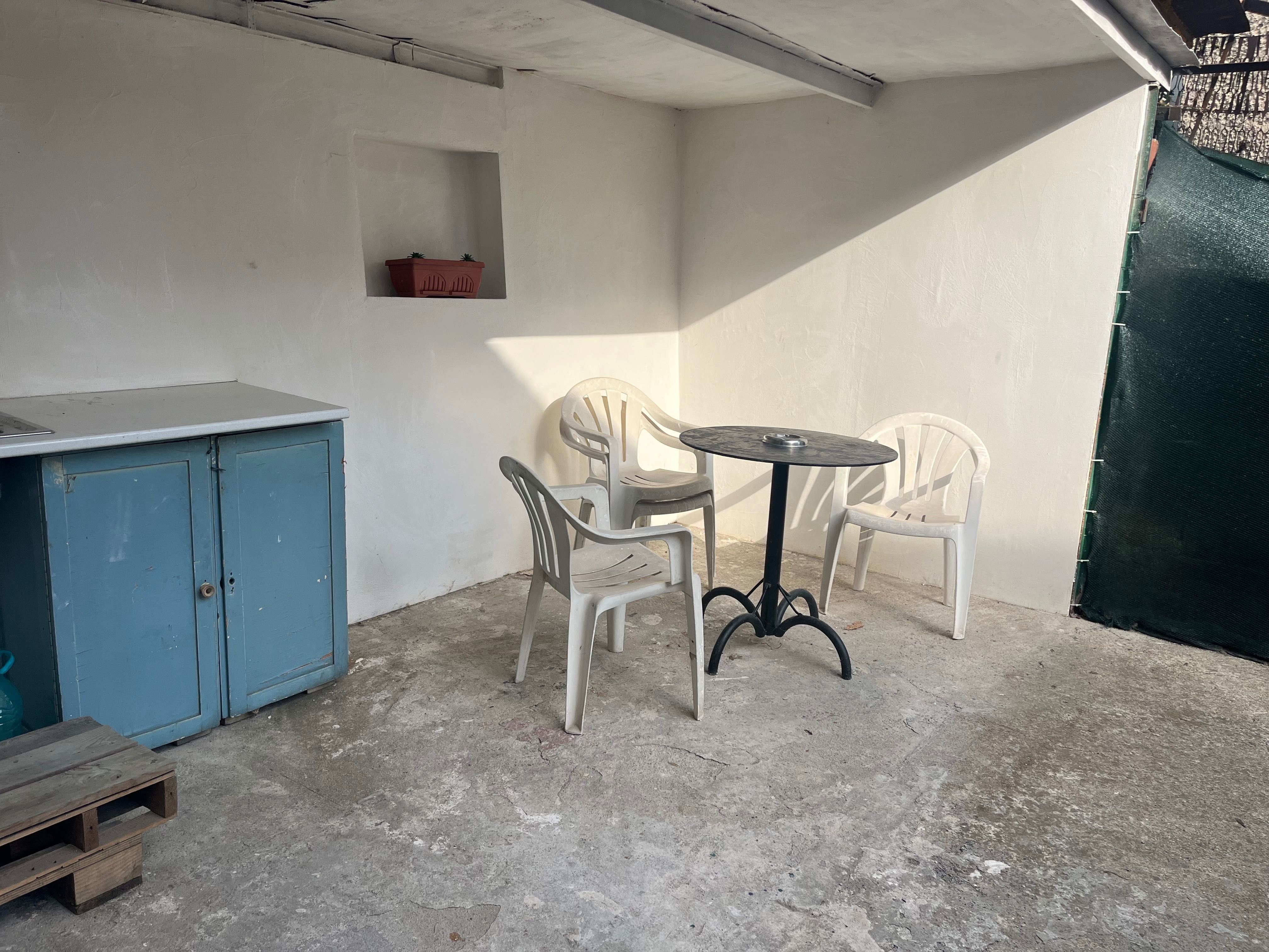 Продавам два етажа(80кв.м.) от три етажна къща с парцел от 226кв.м.