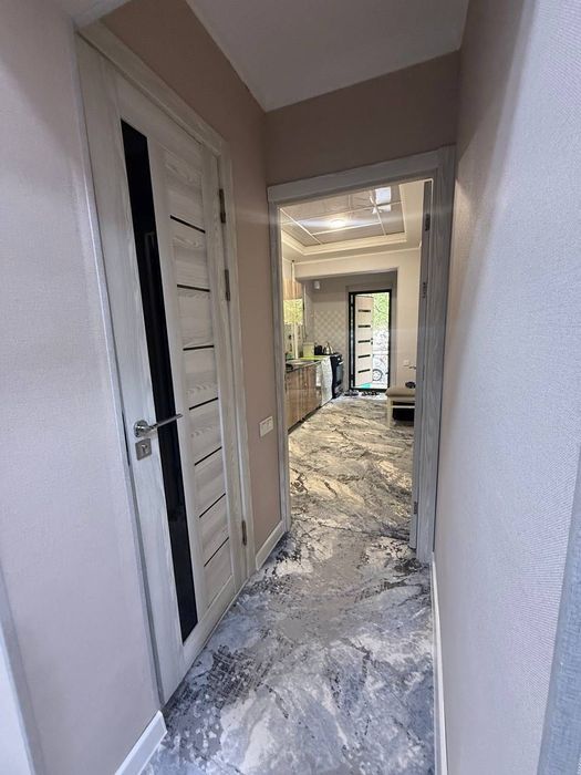 Chilonzor 20kv   1-dom
1-etaj 3 xonali 9 etajlik dom