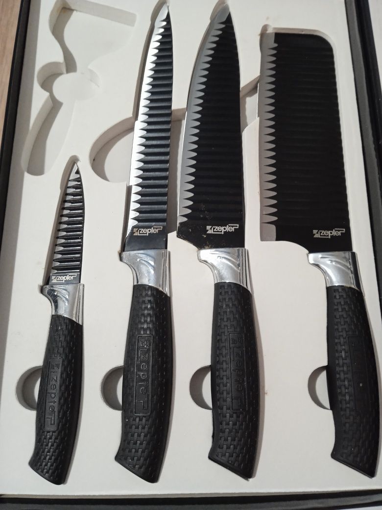 Тарелки новые ножи