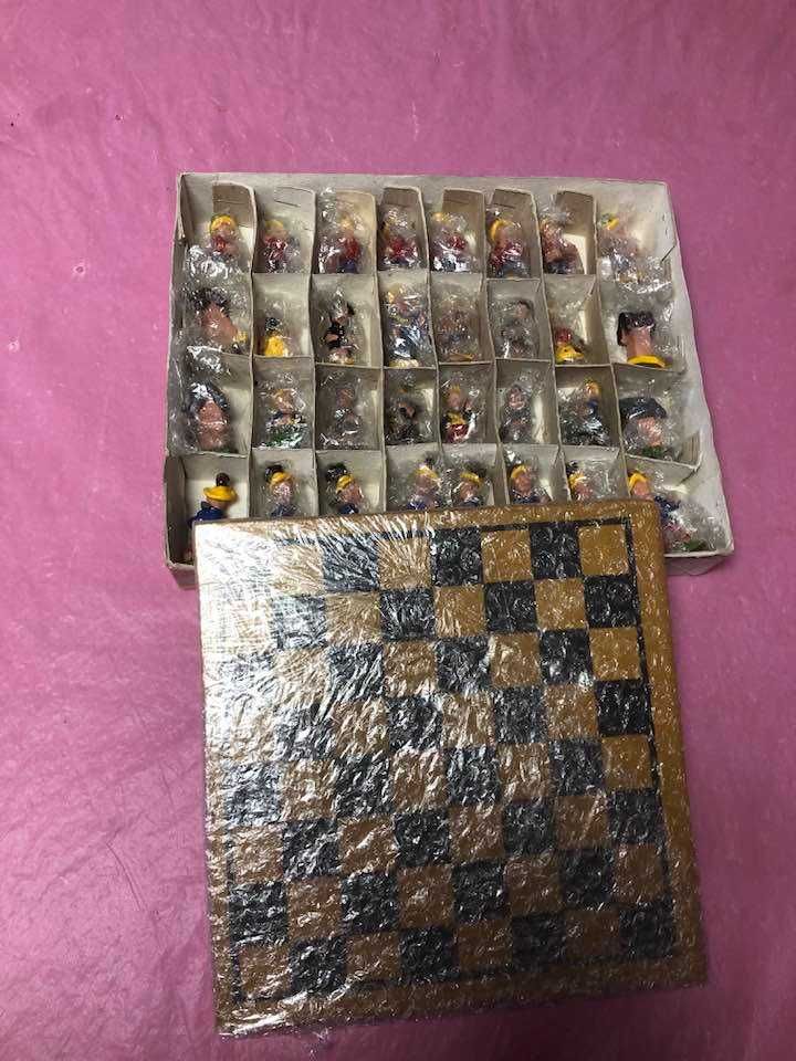 Оригинален ръчно направен шах с керамични фигури и дъска от Бразилия