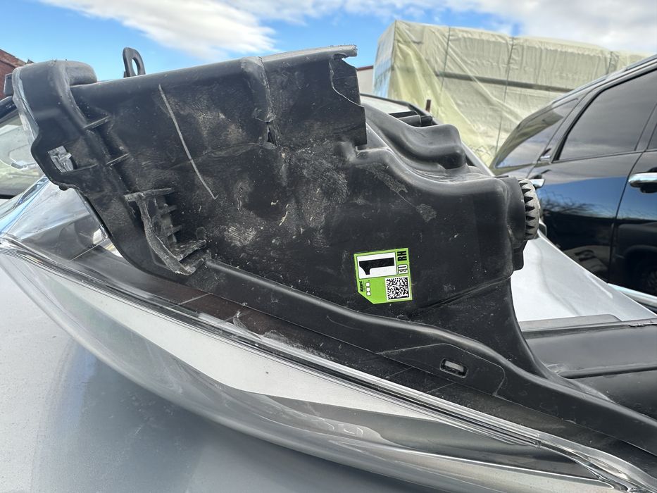 Дясен фар за тойота айго 2021г.